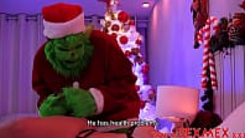 Jessica Sodi หนังXคริสต์มาส The Grinch Porn เดอะกริ๊นช์ย่องเบาเข้ามาเย็ดคนฝรั่ง วันคริสต์มาสของขวัญเป็นควย จับเย็ดปากก่อนเย็ดหีด้วยท่าขึ้นคร่อม ตั่งป้อมให้หญิงขึ้นขย่มควย
