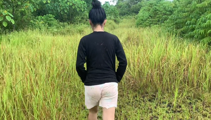 ตามไปเอากันในป่า หนังXฟิลิปปินส์ฟรี Angeline Cruz ยาใจคนจนคนไม่มีเงินเปิดโรงแรม เดินตามไปเย็ดสาวฟิลิปปินส์แถวโพรงหญ้า หีบานนิดหน่อยแต่ความกระชับของรูหีคือฟิตมาก