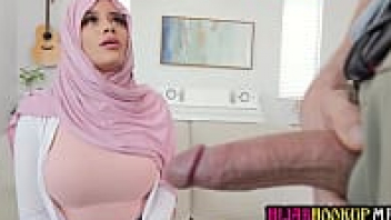 ครั้งแรกให้อมควยครั้งต่อไปเลีย หนังโป๊เลียหีสาวมุสลิม ELISEPORN นัดเย็ดสาวมุสลิมครั้งแรกทำให้แต่ให้อมหำ กว่าจะได้เย็ดต้องใช้เวลาถึง 2 วัน หัวนมใหญ่เห็นแล้วมันคันตรงง่ามควย