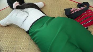 SAYAR MA LAY PORN พม่าเจอจับเย็ดคาผ้าถุงกระทุ้งยับ นอนอ่านหนังสืออยู่เฉยๆก็ถูกล้วงหี มาถึงดอกกางเกงในเอานิ้วแหย่หี เข้าสองนิ้วยัดเข้าสุดน้ำหีติดนิ้วเต็มมือ