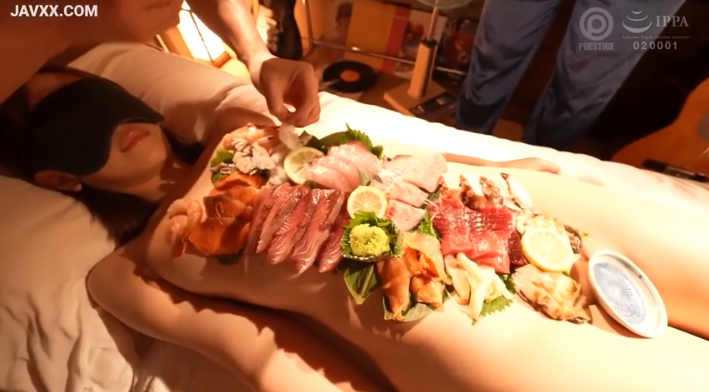 หีหวานซาซิมิโอเมก้า ABF-316 สาวสดใสแต่ใจพร้อมหดหำ ALICE SHAKU มีสามีวิปริตชอบให้มีเซ็กกับชายคนอื่น ถูกอกถูกใจที่ได้เห็นเมียตัวเองโดนเย็ด เลียหีพร้อมไปกับการกินซูชิอร่อยๆ บนหี