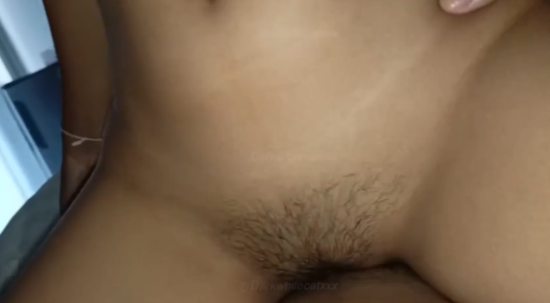 บังอินเดียเย็ดสาวไทย หนังXXXออนไลน์ พัทยาซิตี้ยินดีตอนรับ เย็ดกระหรี่ไทยจากซอยว๊อคกิ้งสตรีท ขึ้นมารับงานอมควยบัง หน้าประจันโหนกหีลิ้นปะทะเม็ดแตด เลียยับก่อนเสียบสดโนถุงยาง